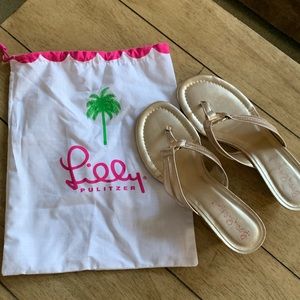 Lilly Pulitzer gold wedge sandal. EUC